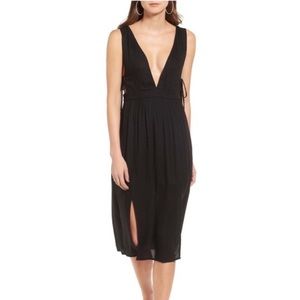 NWOT 4SI3NNA Deep V-neck Double Slit Midi Dress